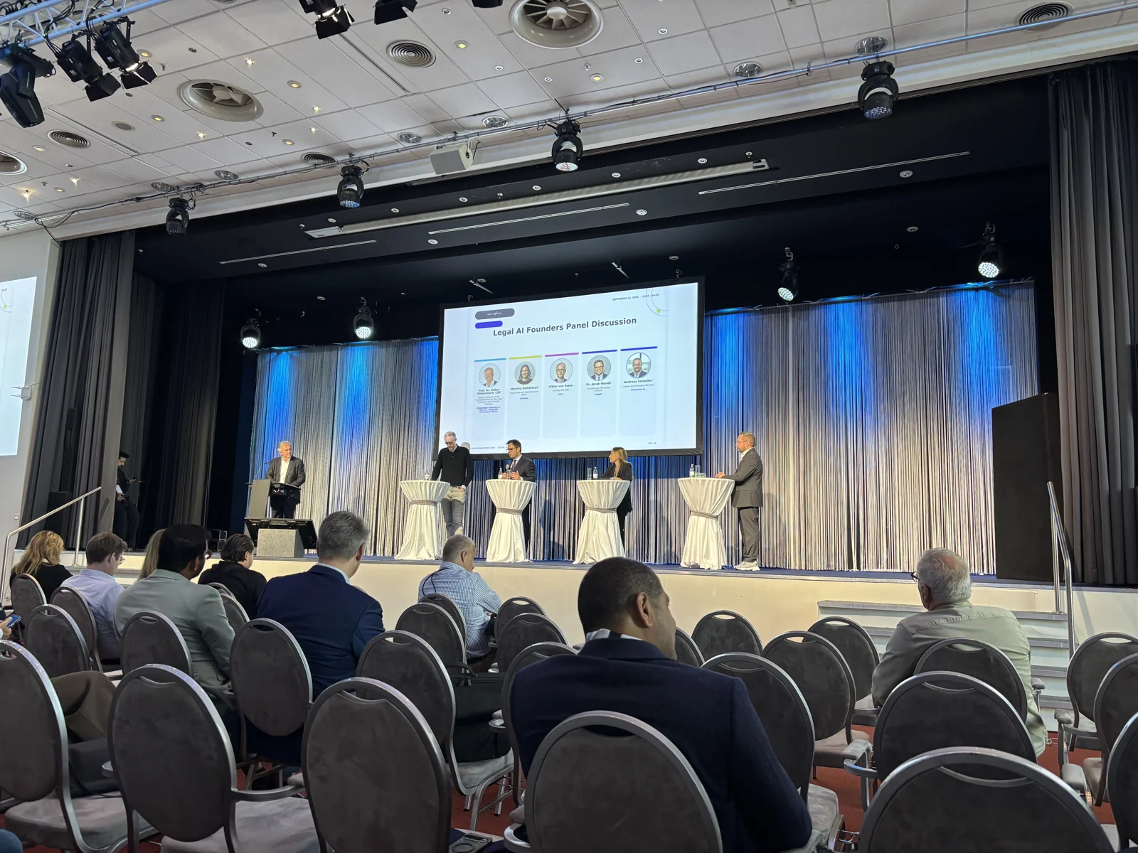 Andreas Samoilov bei einer Paneldiskussion auf der Legal Revolution 2026